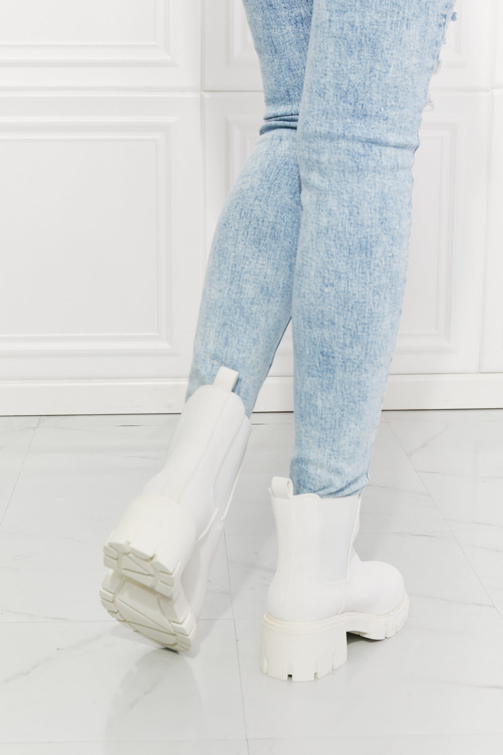 MMShoes Matte Lug Sole Platform Chunky Thick Sole Chelsea Ankle Boots in White Work For It
