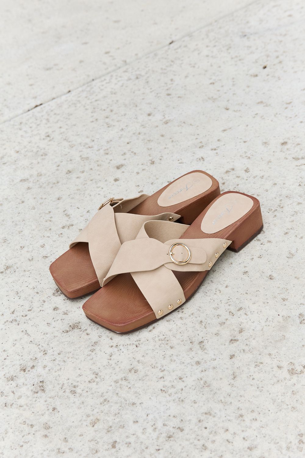 Forever Link Square Toe Cross Strap Buckle Clog Slide On Slip In Sandal in Sand