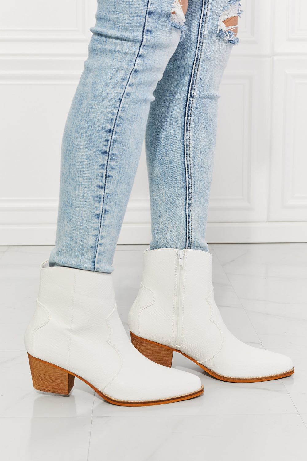 MMShoes Faux Leather Western Cowboy Style Ankle Bootie Boots Pointy Toe in White Watertower Town