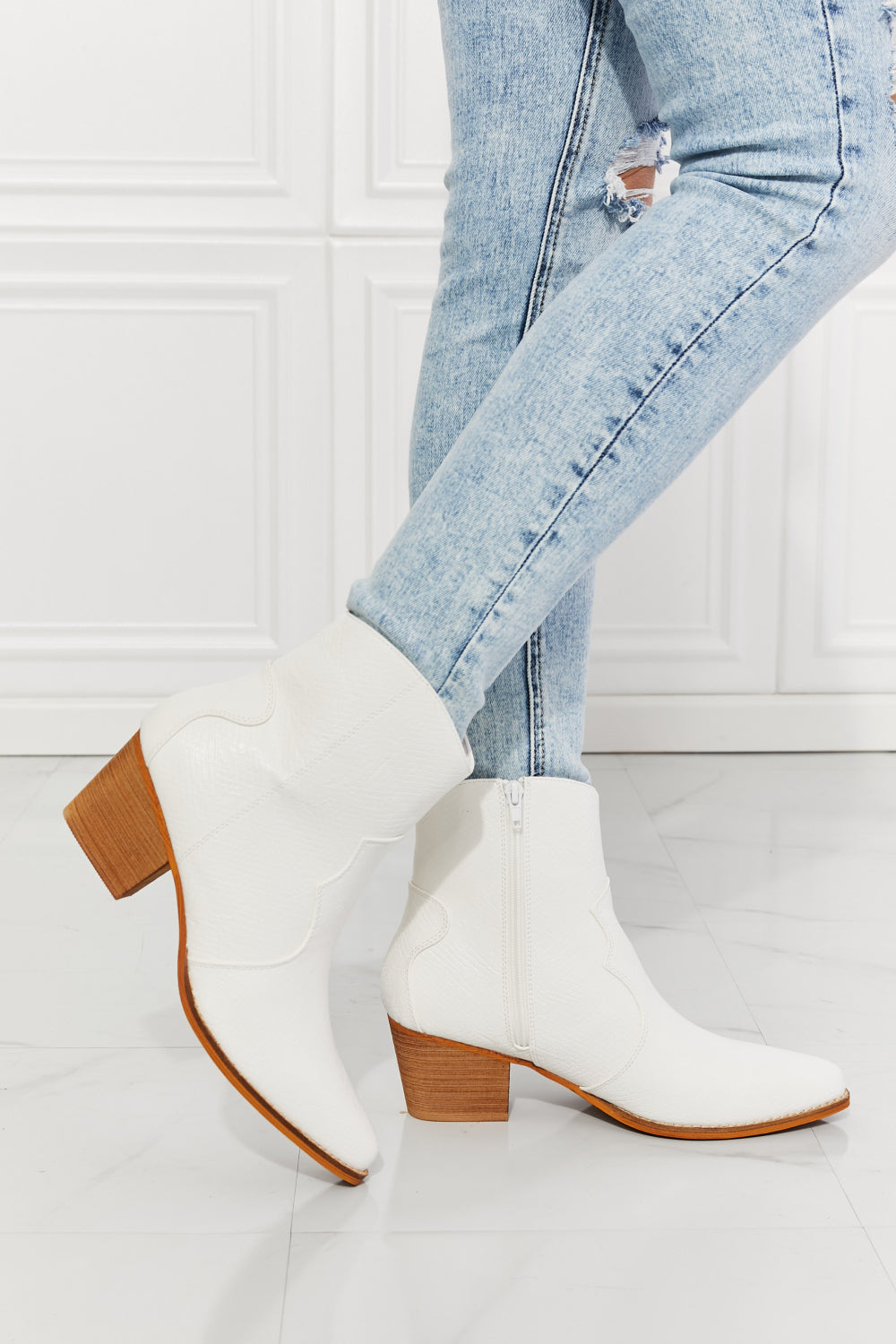 MMShoes Faux Leather Western Cowboy Style Ankle Bootie Boots Pointy Toe in White Watertower Town