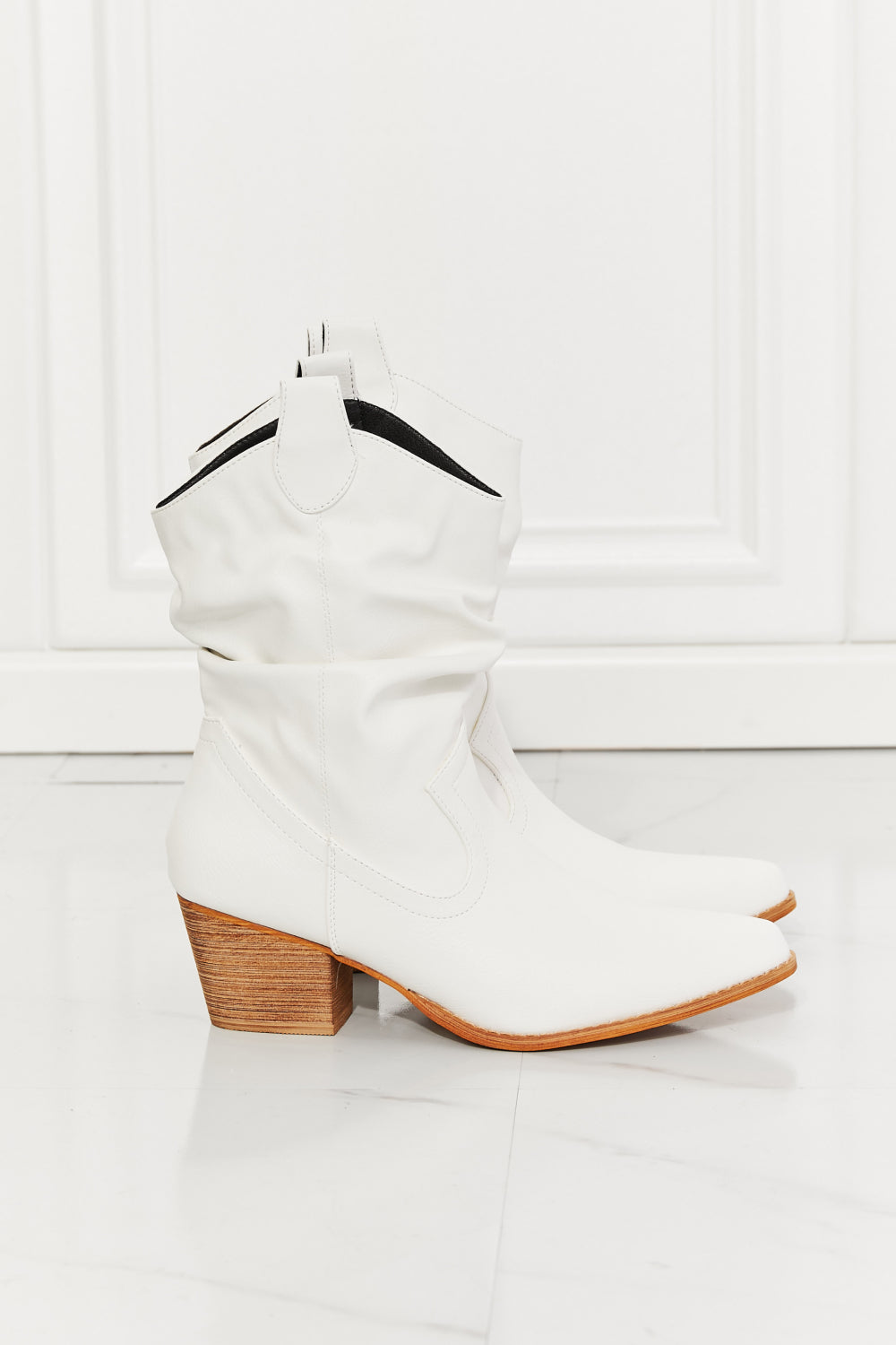 MMShoes Scrunch Cowboy Cowgirl Bootie Ankle Boots with Heel in White Better in Texas