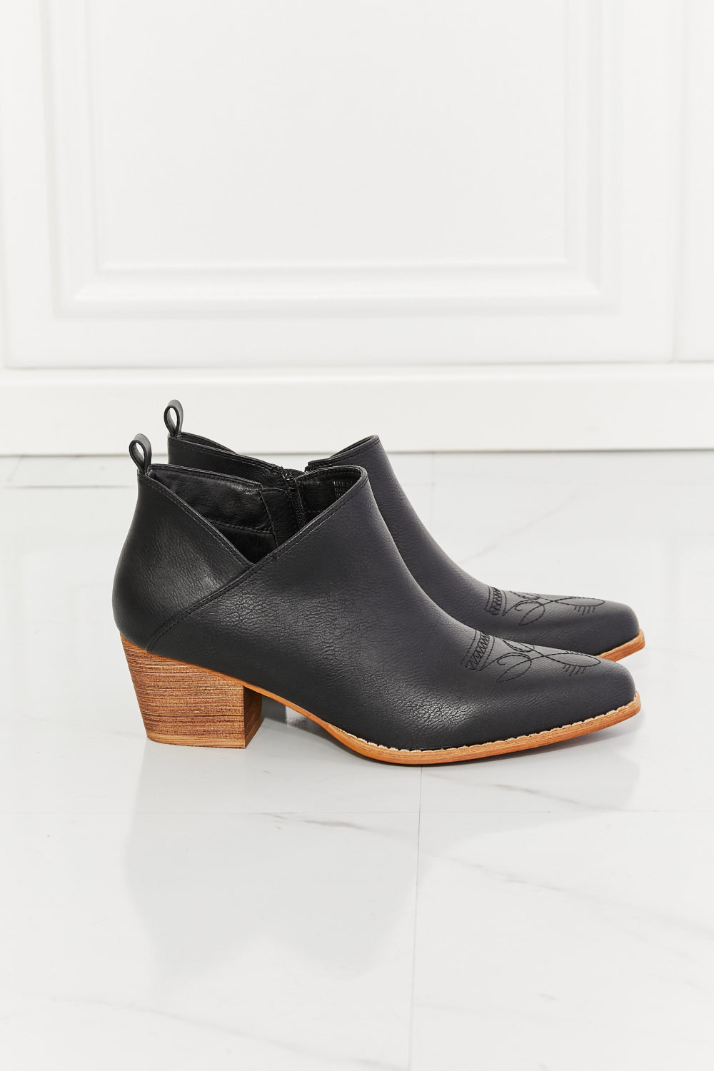 MMShoes Embroidered Crossover Cowboy Pointy Toe Stacked Heel Bootie Ankle Boots in Black Trust Yourself