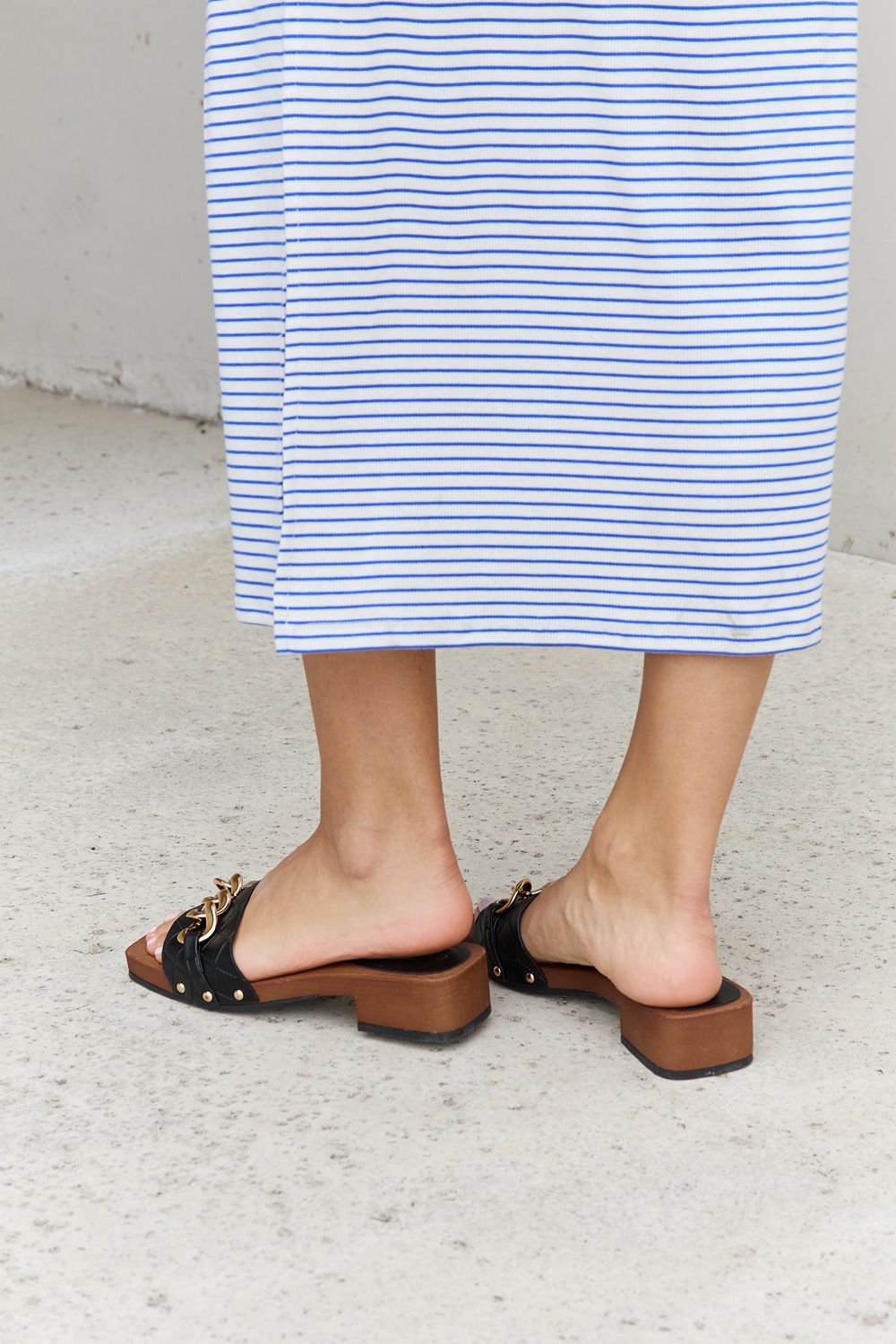 Forever Link Square Toe Gold Tone Chain Detail Clog Slide On Slip In Sandals in Black