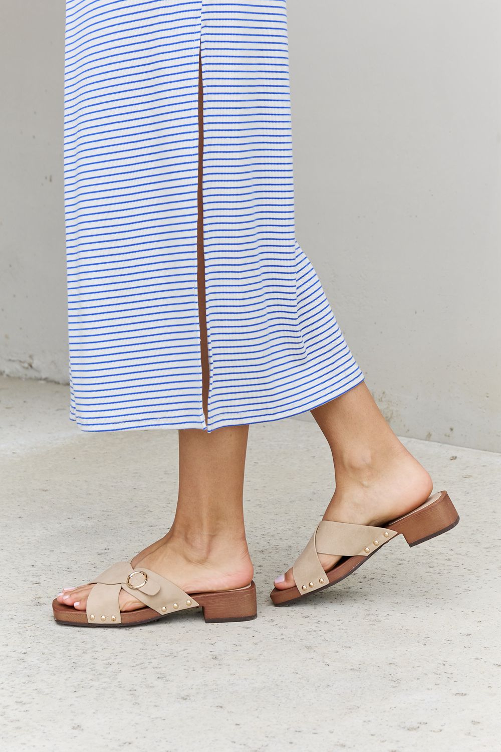 Forever Link Square Toe Cross Strap Buckle Clog Slide On Slip In Sandal in Sand