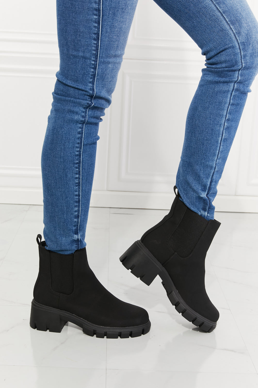 MMShoes Matte Lug Sole Platform Chunky Thick Sole Chelsea Ankle Boots in Black Work For It