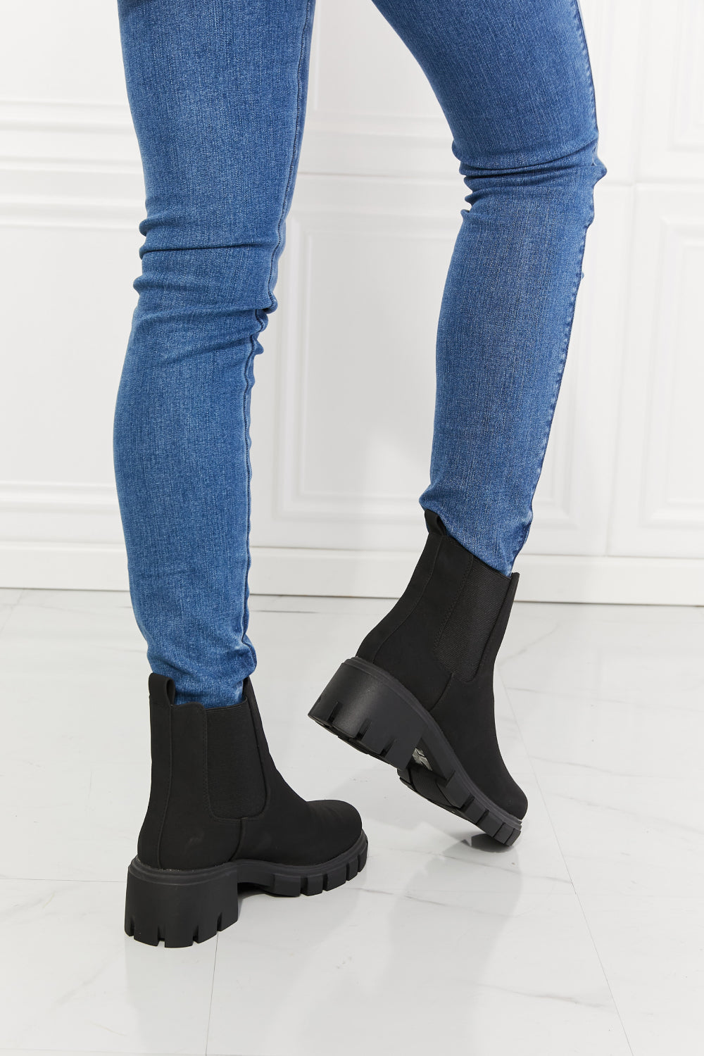 MMShoes Matte Lug Sole Platform Chunky Thick Sole Chelsea Ankle Boots in Black Work For It