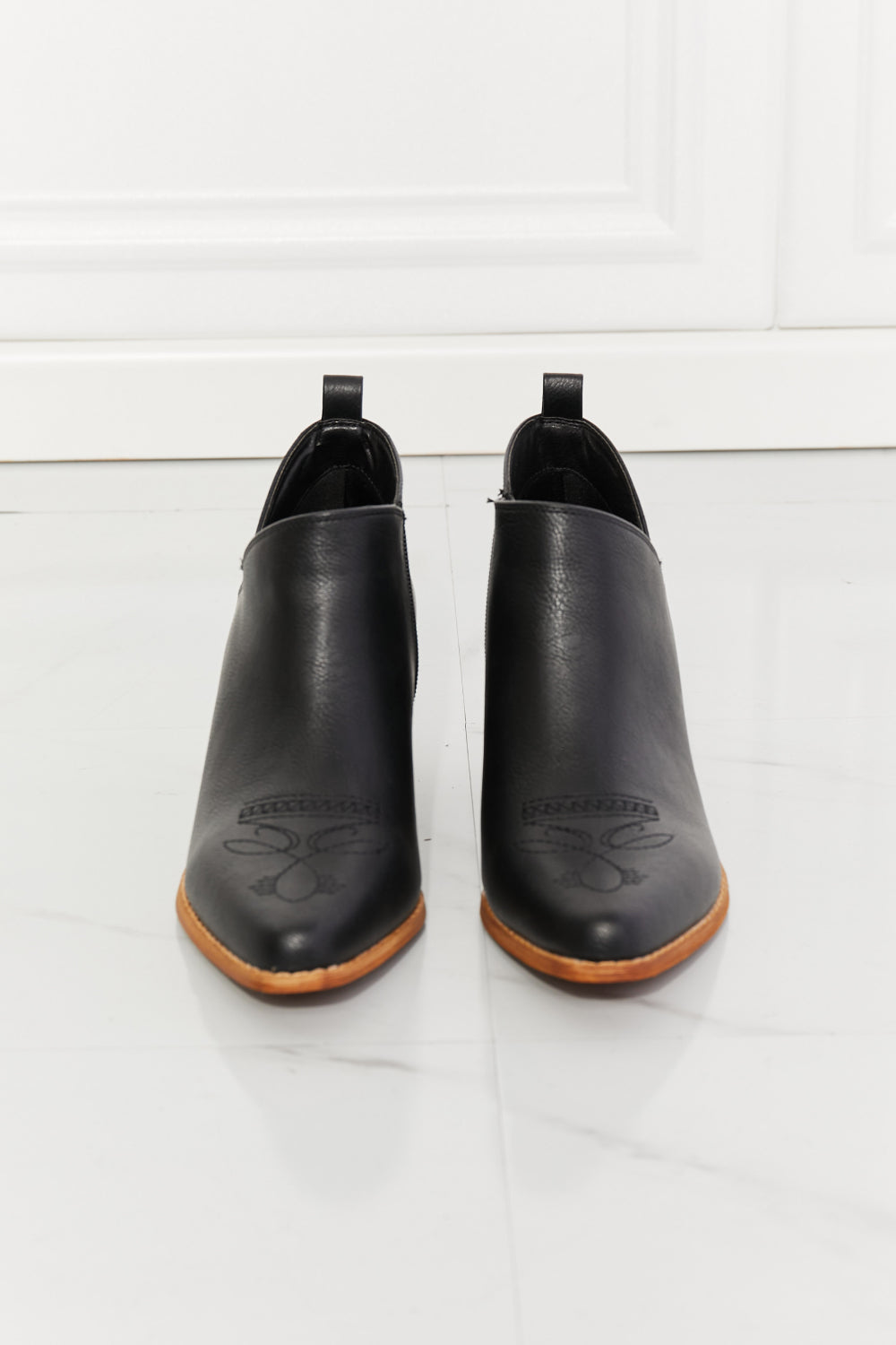 MMShoes Embroidered Crossover Cowboy Pointy Toe Stacked Heel Bootie Ankle Boots in Black Trust Yourself