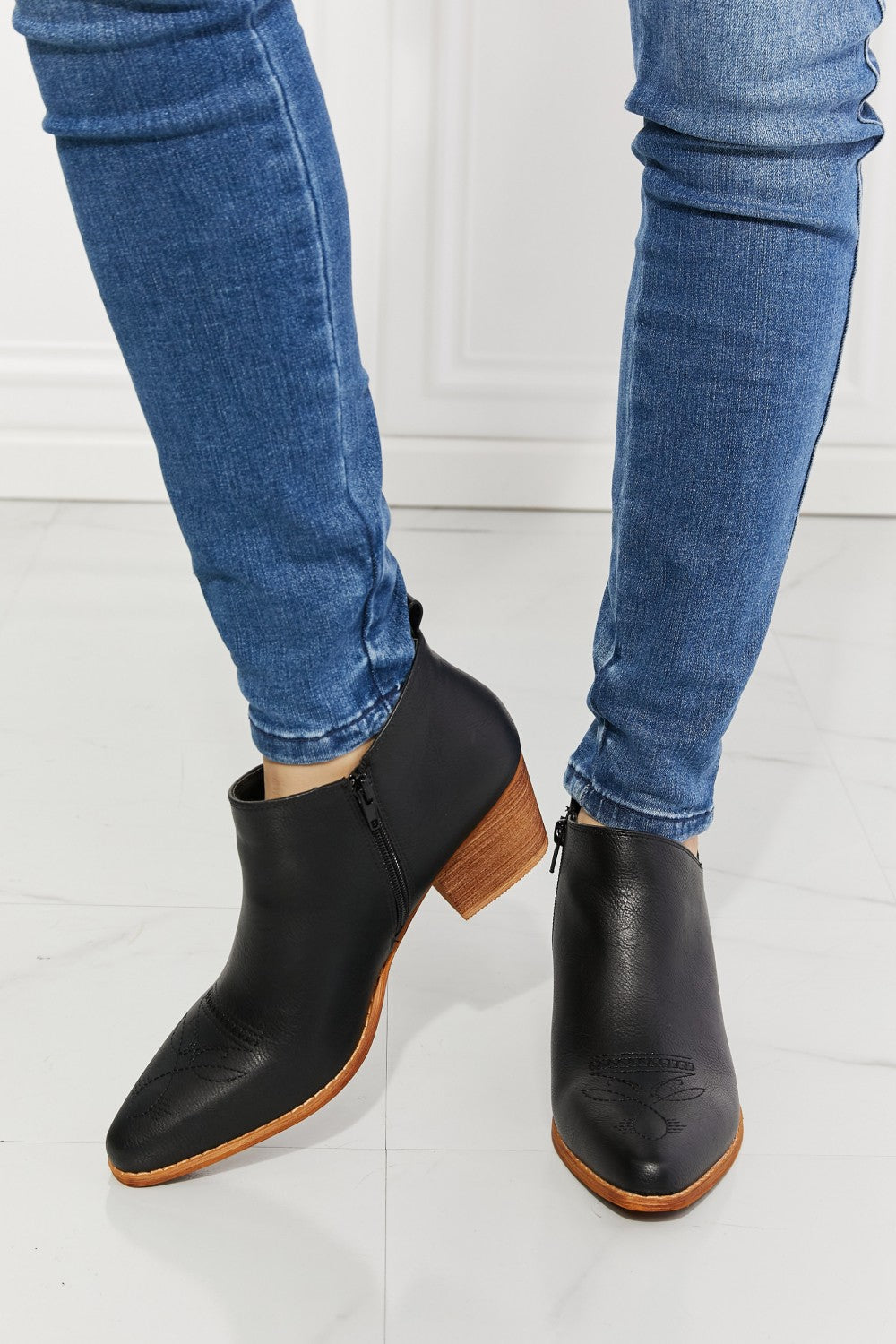 MMShoes Embroidered Crossover Cowboy Pointy Toe Stacked Heel Bootie Ankle Boots in Black Trust Yourself