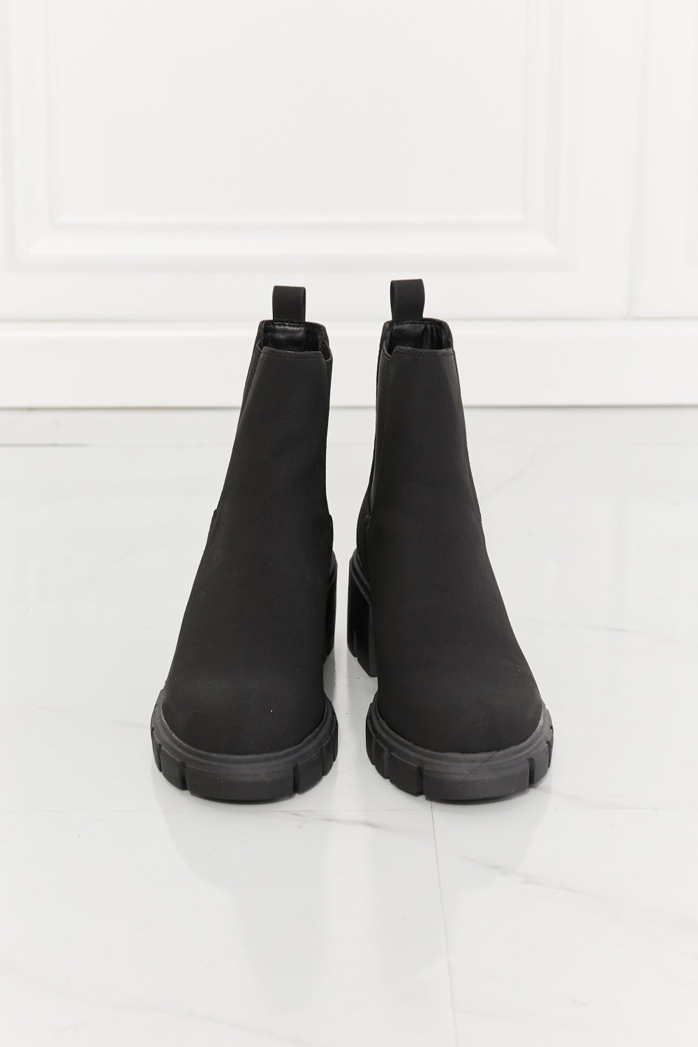 MMShoes Matte Lug Sole Platform Chunky Thick Sole Chelsea Ankle Boots in Black Work For It