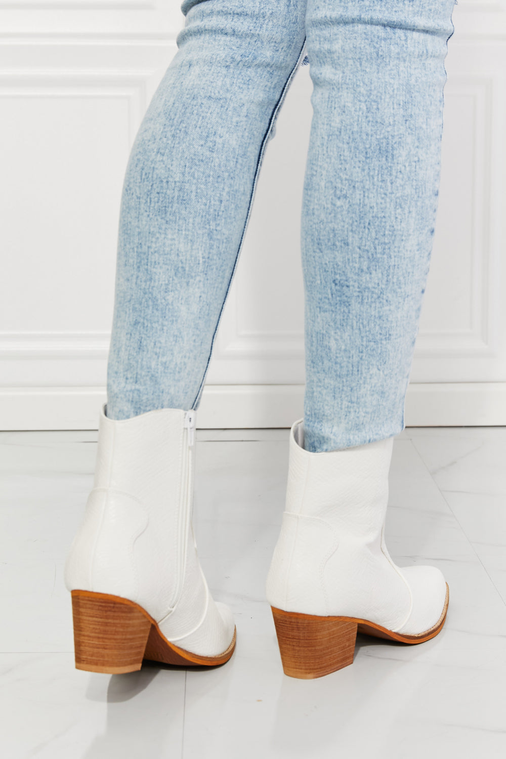 MMShoes Faux Leather Western Cowboy Style Ankle Bootie Boots Pointy Toe in White Watertower Town