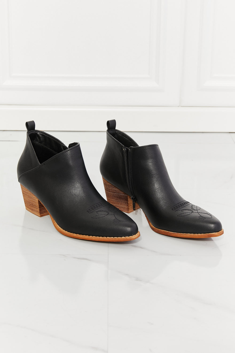 MMShoes Embroidered Crossover Cowboy Pointy Toe Stacked Heel Bootie Ankle Boots in Black Trust Yourself