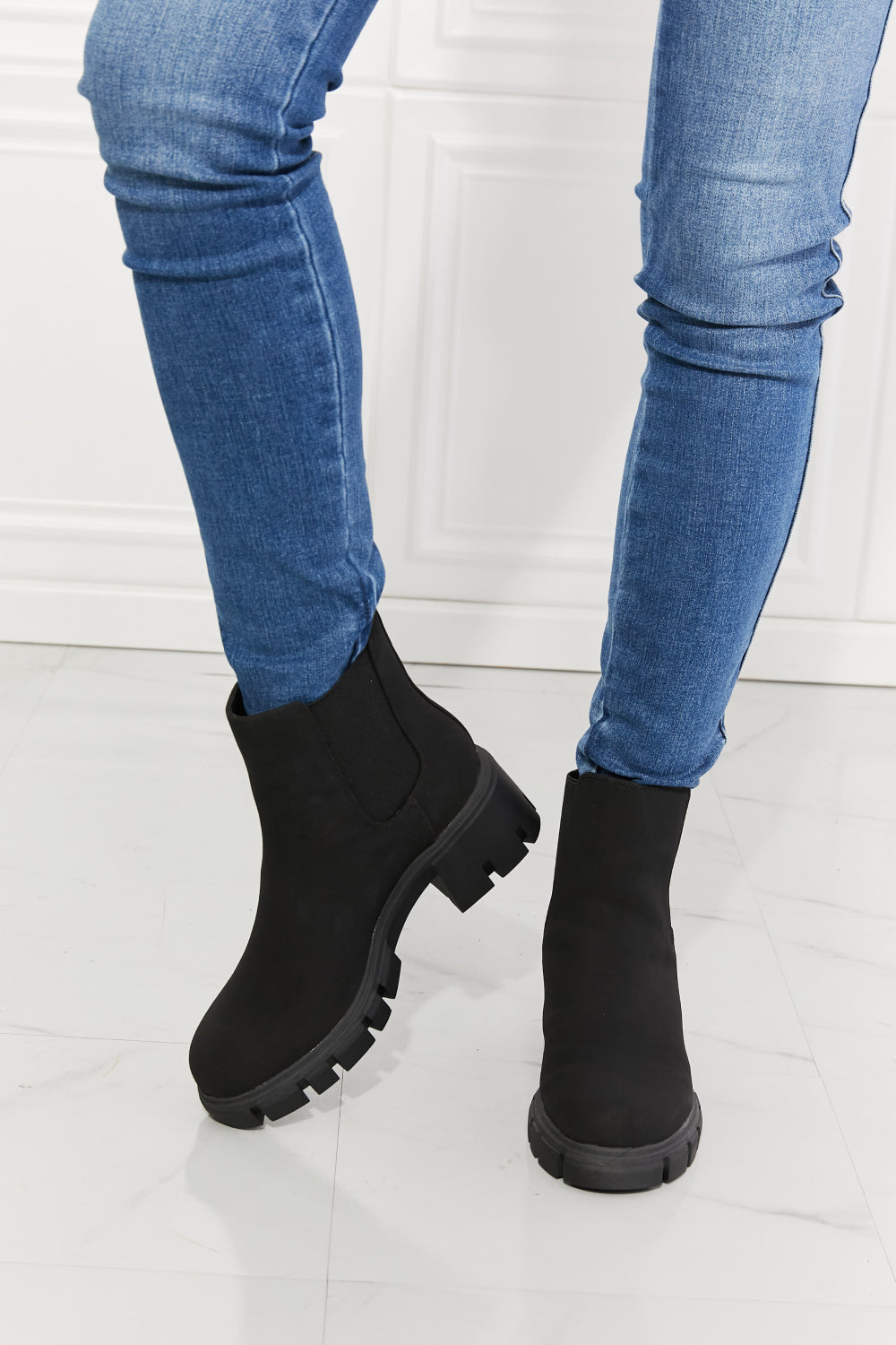 MMShoes Matte Lug Sole Platform Chunky Thick Sole Chelsea Ankle Boots in Black Work For It