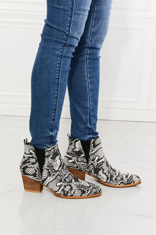 MMShoes Stacked Heel Cowboy Style Pointy Toe Ankle Bootie Boots Black & White Snake Print Back At It