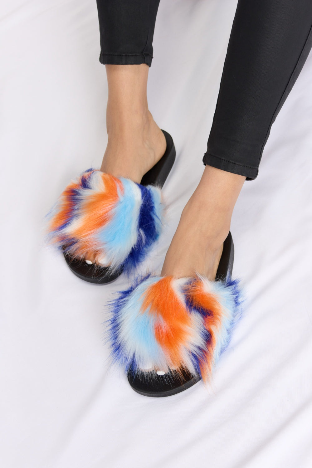 Forever Link Plush Fuzzy Plush Comfy Slide On Flat Open-Toe Blue Multicolor Sandals