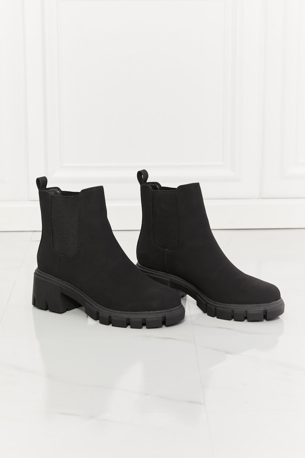 MMShoes Matte Lug Sole Platform Chunky Thick Sole Chelsea Ankle Boots in Black Work For It