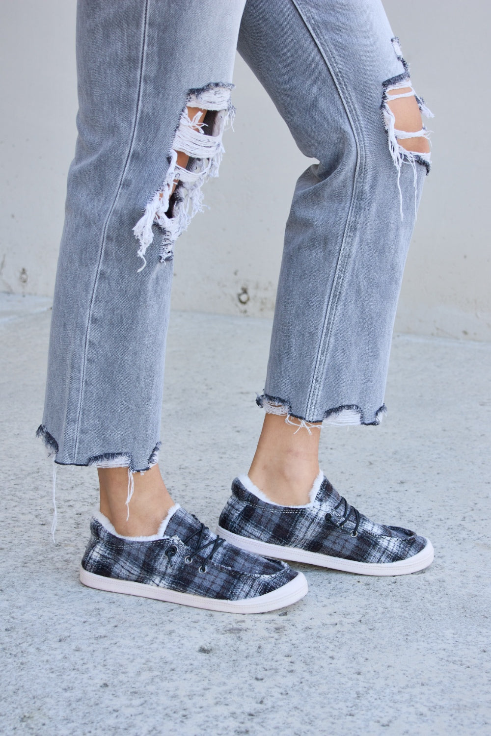 Forever Link Black Plaid Plush Interior Low Top Flat Comfy Loafer Sneakers