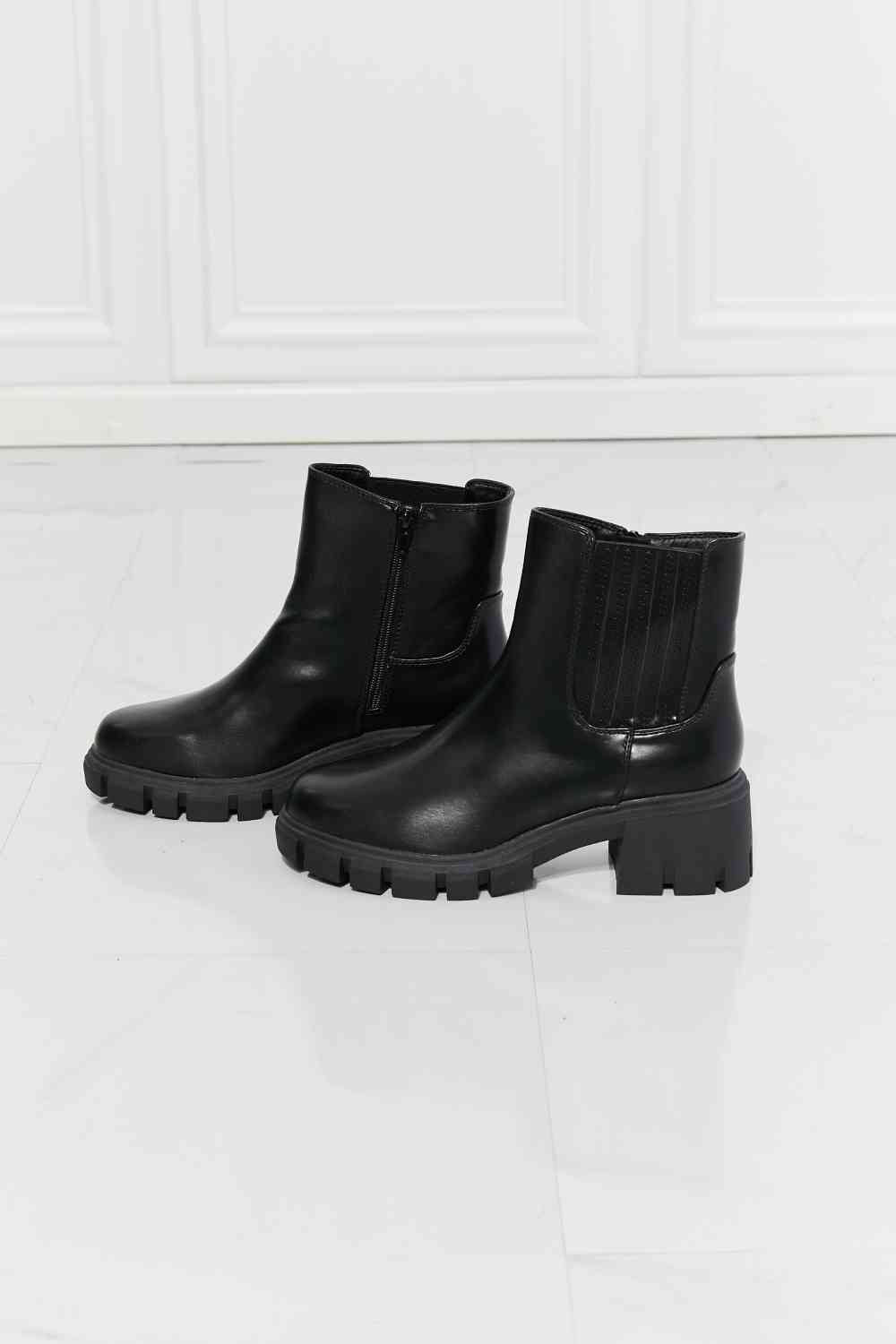 MMShoes Lug Sole Chelsea Chunky Thick Sole Faux Patent Leather Ankle Boots in Black