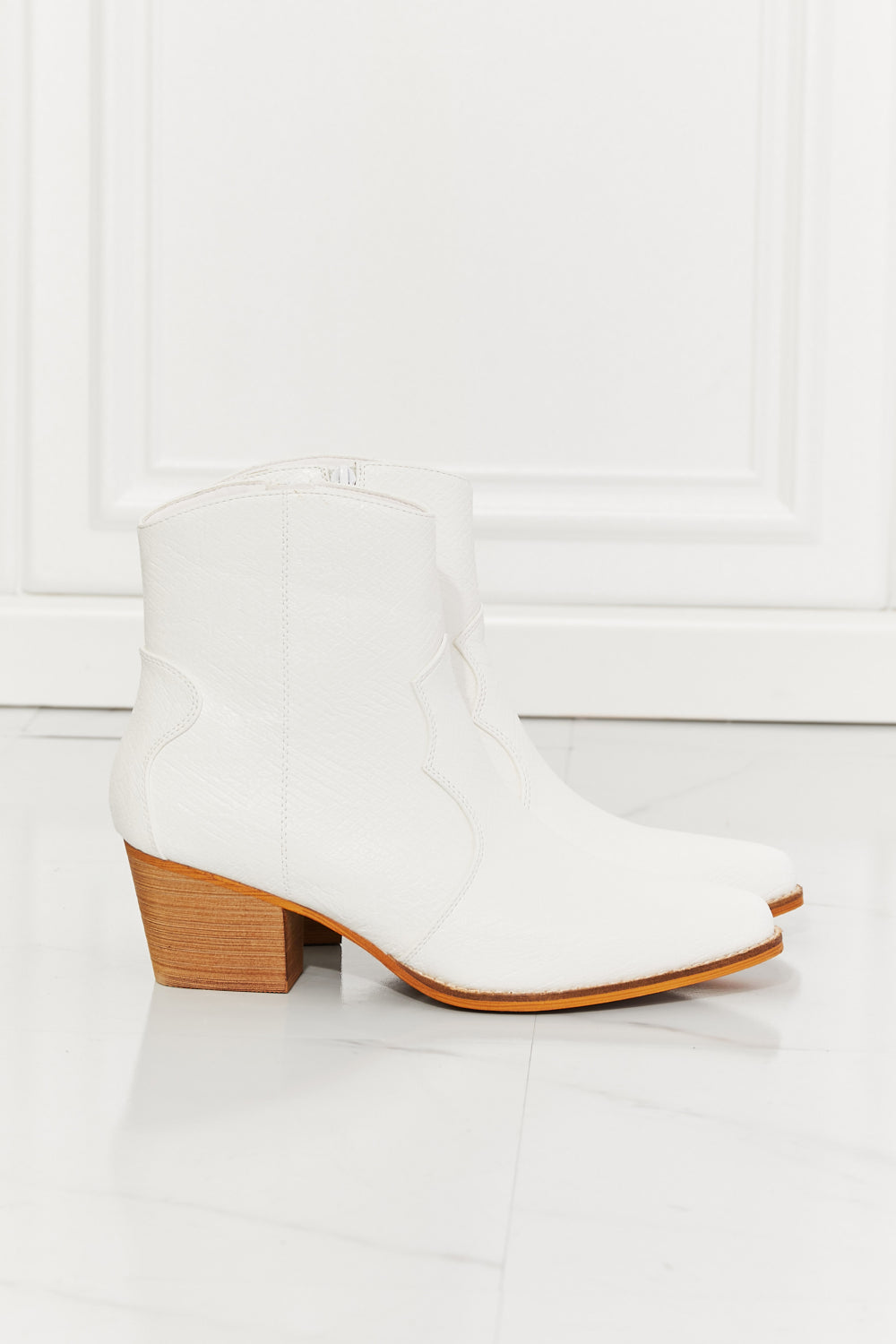 MMShoes Faux Leather Western Cowboy Style Ankle Bootie Boots Pointy Toe in White Watertower Town